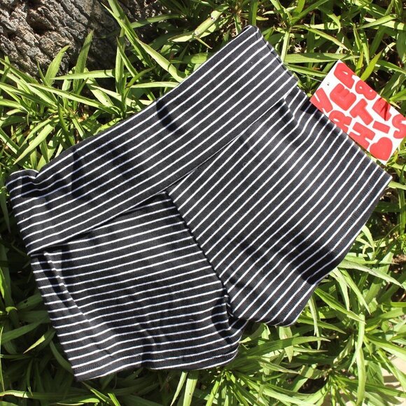 Black & White Exercise Short Stretch Pants by Heart & Hips - Picture 8 of 11